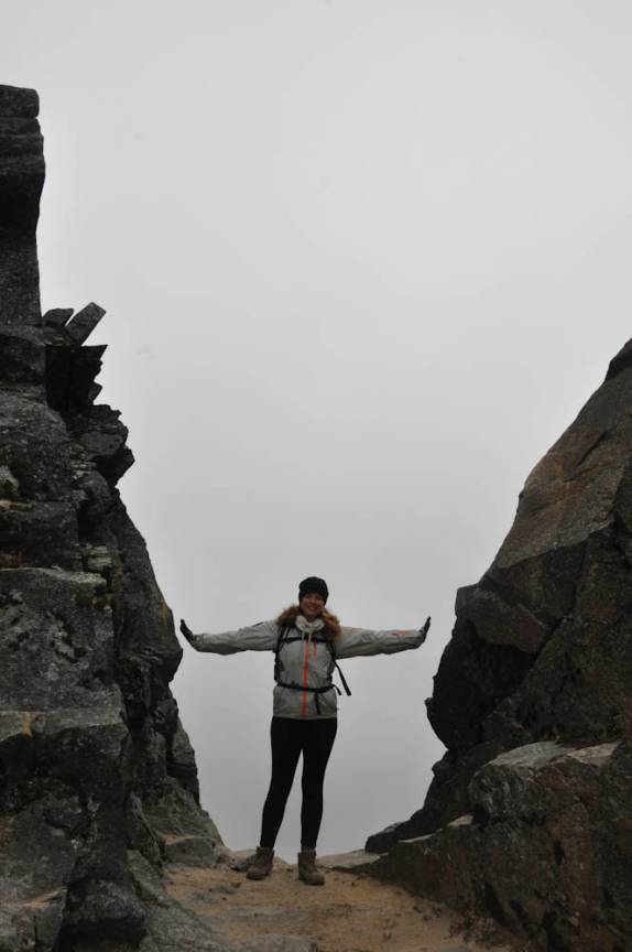 Uma neve fina caía na passagem pelo paso de 4.750 m último dia do trekking Santa Cruz, na Cordillera Blanca, região de Huaraz - Peru